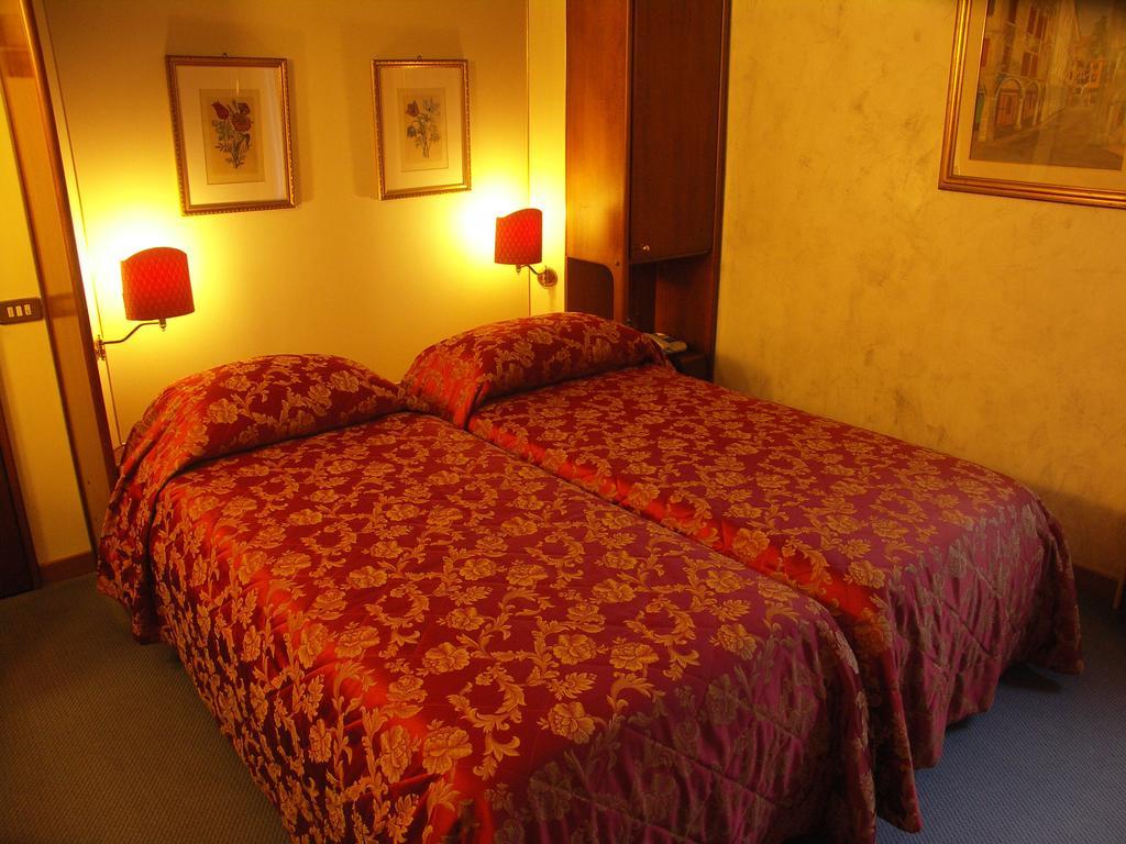 Hotel Duse Азоло Екстер'єр фото